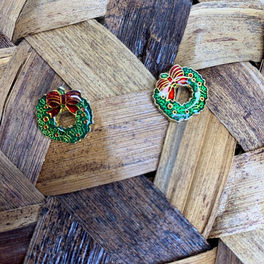 Wreath Enamel Earrings Holiday Christmas .5"